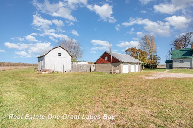 808 W Cody Estey Road, Pinconning, MI 48650