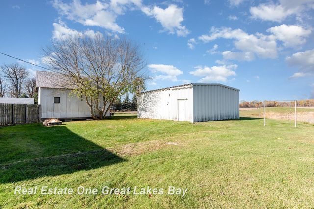 808 W Cody Estey Road, Pinconning, MI 48650
