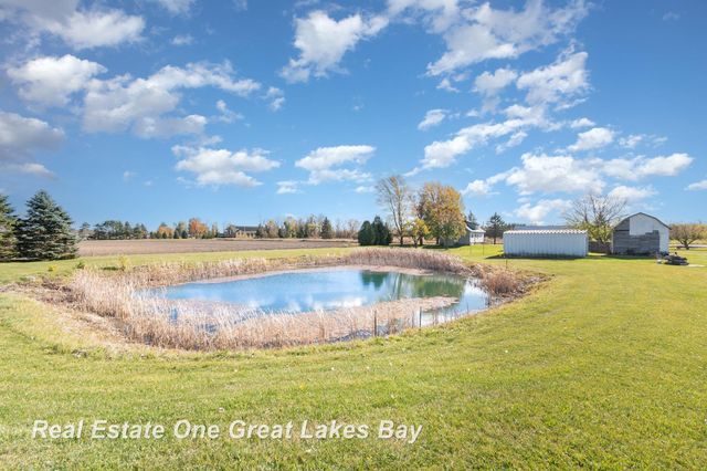 808 W Cody Estey Road, Pinconning, MI 48650