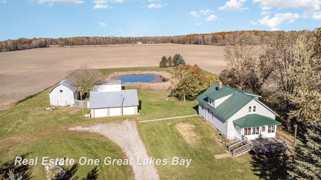 808 W Cody Estey Road, Pinconning, MI 48650