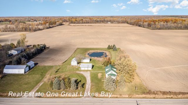 808 W Cody Estey Road, Pinconning, MI 48650