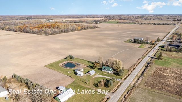 808 W Cody Estey Road, Pinconning, MI 48650