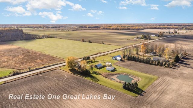 808 W Cody Estey Road, Pinconning, MI 48650