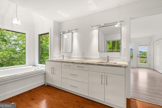 832 Round Top Drive, Clayton, GA 30525