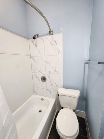 1601 40th Street, Galveston, TX 77550