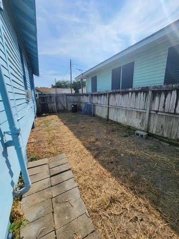 1601 40th Street, Galveston, TX 77550