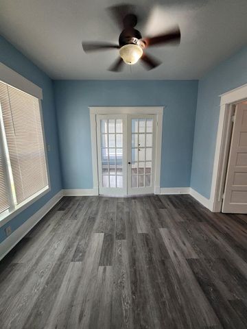 1601 40th Street, Galveston, TX 77550