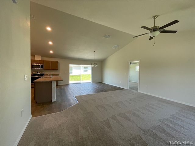 621 W Walkertown Drive, Citrus Springs, FL 34434