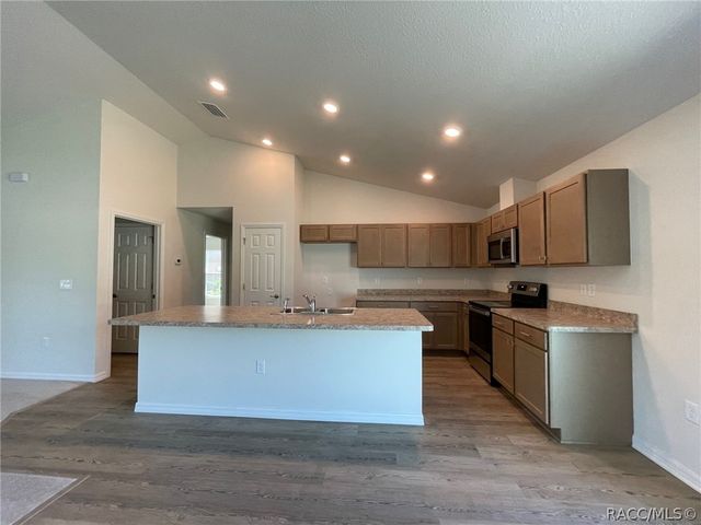 621 W Walkertown Drive, Citrus Springs, FL 34434