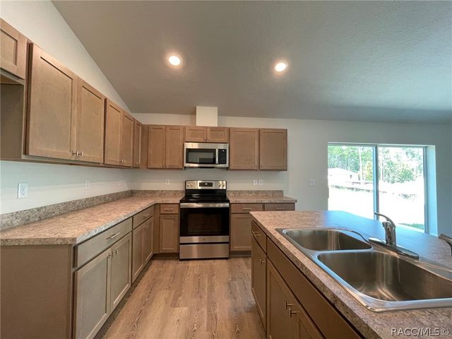 621 W Walkertown Drive, Citrus Springs, FL 34434