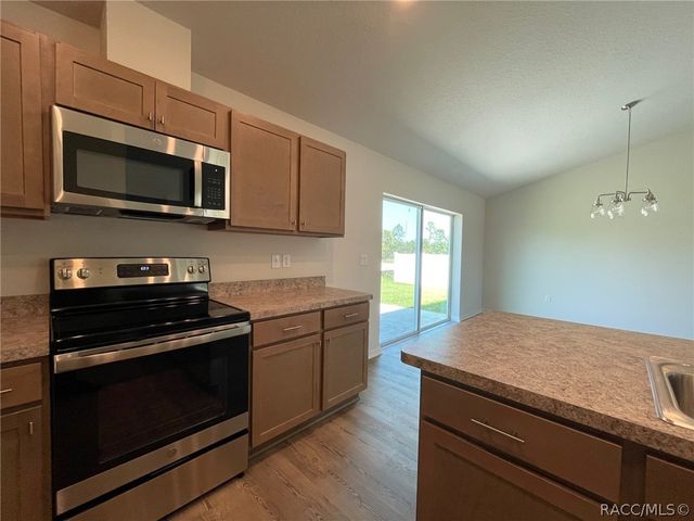 621 W Walkertown Drive, Citrus Springs, FL 34434