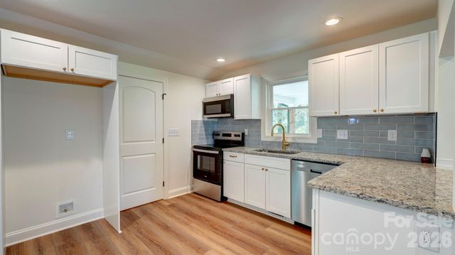 410 Patricia Avenue, Harrisburg, NC 28075