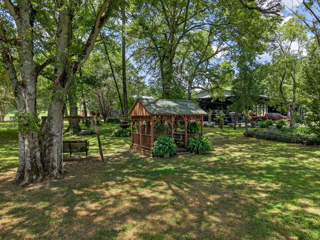 54 Warden Rd, Fayetteville, TN 37334