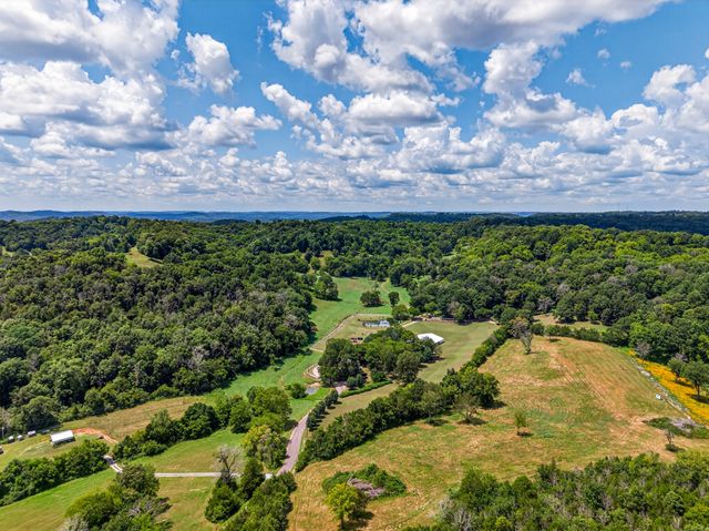 54 Warden Rd, Fayetteville, TN 37334