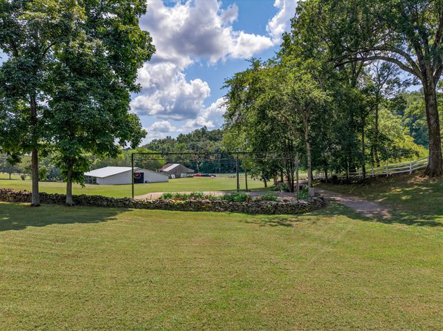 54 Warden Rd, Fayetteville, TN 37334