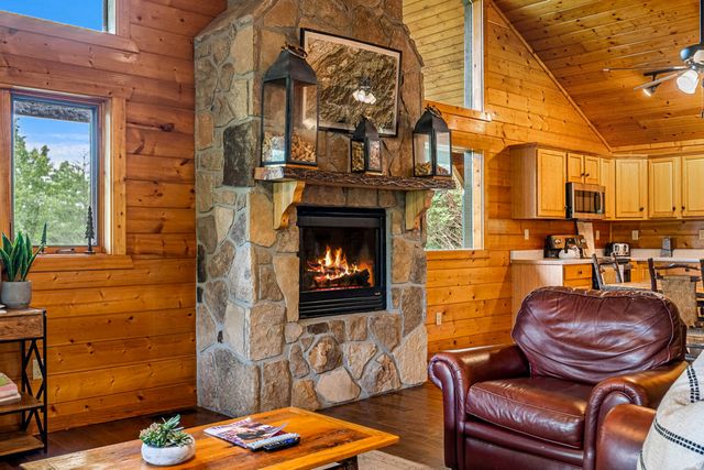 438 Ridgeline Way, Gatlinburg, TN 37738