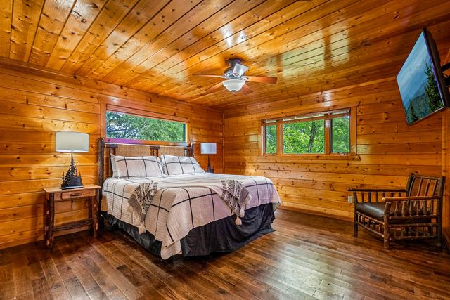 438 Ridgeline Way, Gatlinburg, TN 37738