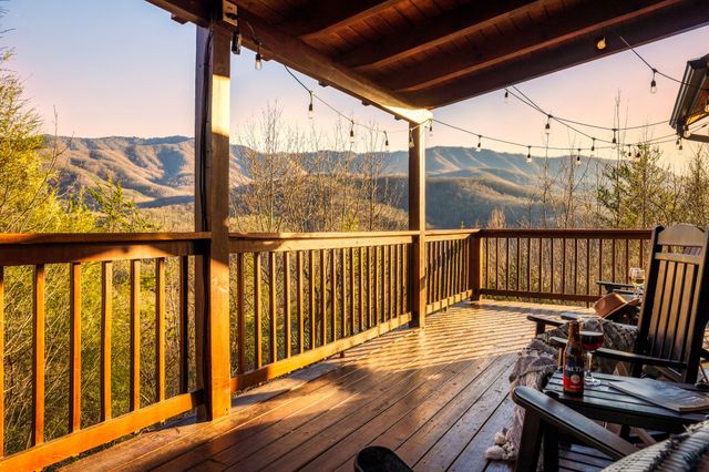 438 Ridgeline Way, Gatlinburg, TN 37738