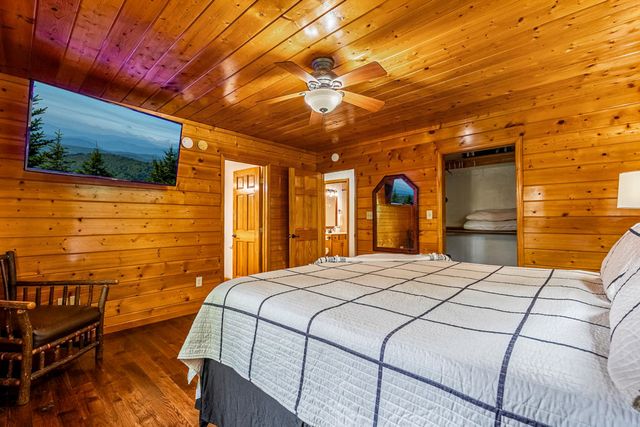 438 Ridgeline Way, Gatlinburg, TN 37738