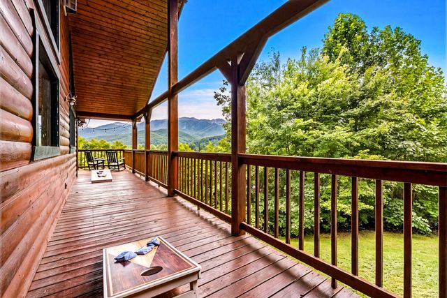 438 Ridgeline Way, Gatlinburg, TN 37738