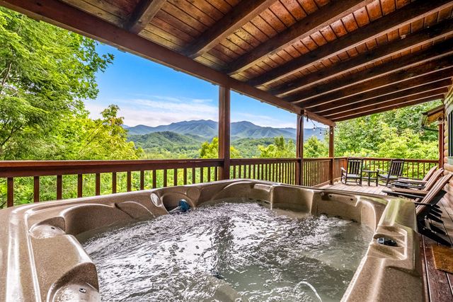 438 Ridgeline Way, Gatlinburg, TN 37738