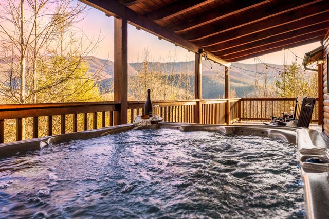 438 Ridgeline Way, Gatlinburg, TN 37738