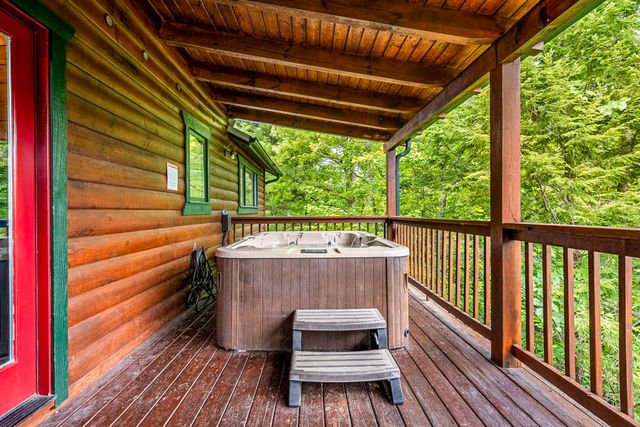 438 Ridgeline Way, Gatlinburg, TN 37738