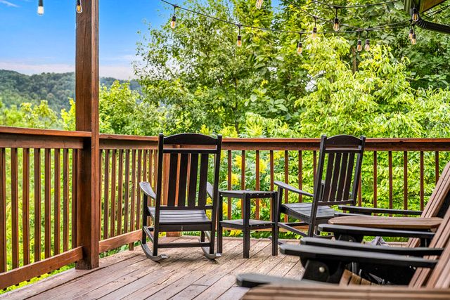 438 Ridgeline Way, Gatlinburg, TN 37738