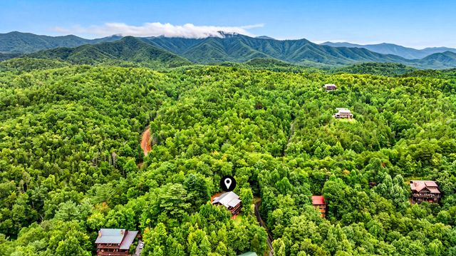 438 Ridgeline Way, Gatlinburg, TN 37738