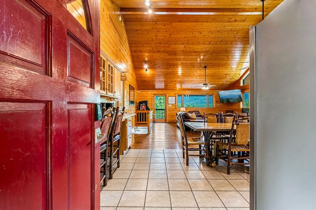 438 Ridgeline Way, Gatlinburg, TN 37738
