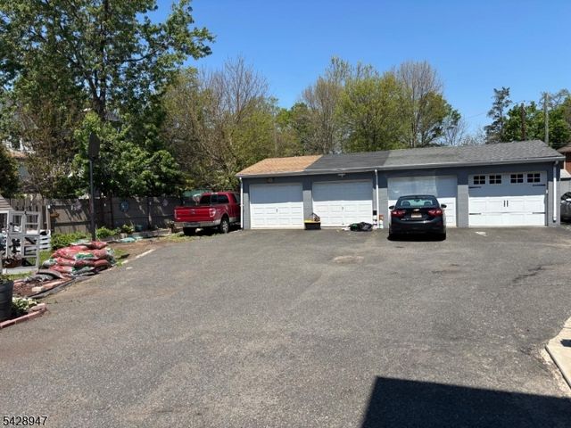 511 E 2Nd St, Bound Brook Boro, NJ 08805