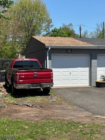 511 E 2Nd St, Bound Brook Boro, NJ 08805