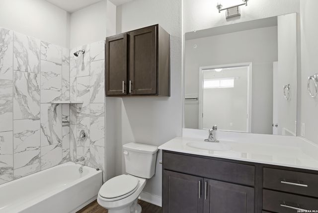 711 S Frio St Apt 2204, San Antonio, TX 78207