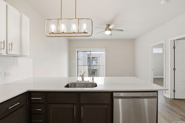 711 S Frio St Apt 2204, San Antonio, TX 78207