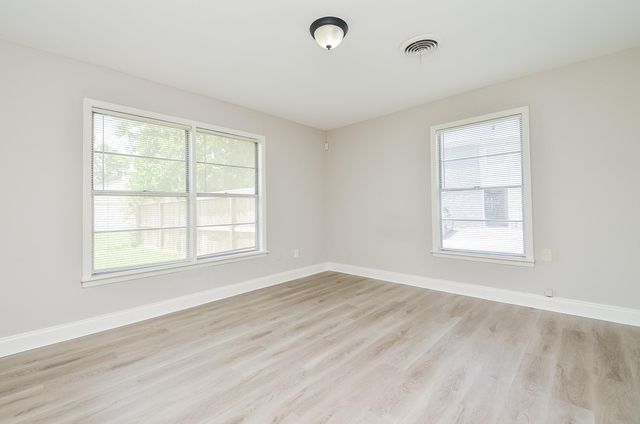 1101 W South Street, Alvin, TX 77511