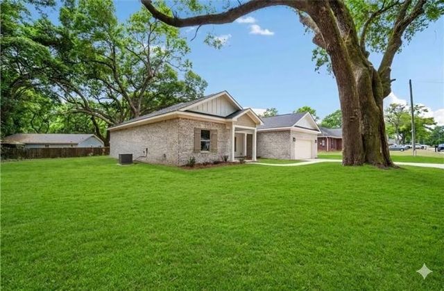 7051 Country Oaks Drive N, Irvington, AL 36544