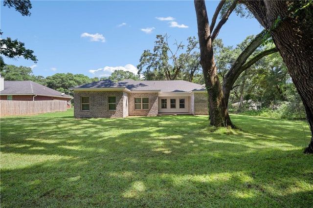 7051 Country Oaks Drive N, Irvington, AL 36544