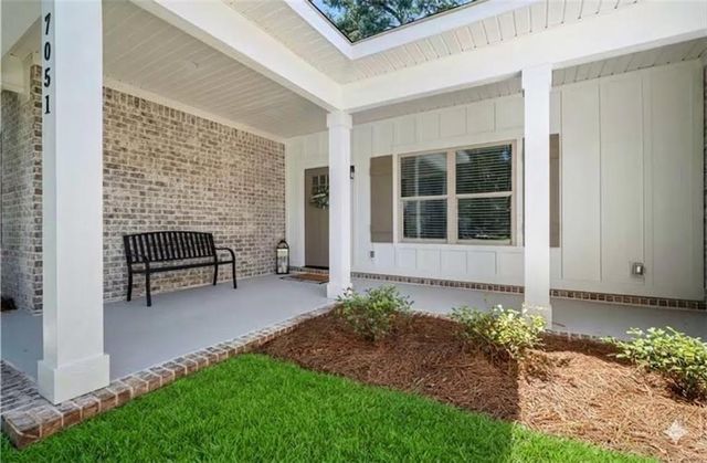 7051 Country Oaks Drive N, Irvington, AL 36544