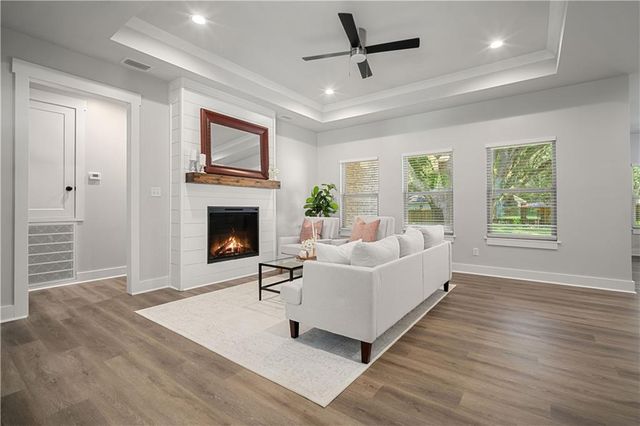 7051 Country Oaks Drive N, Irvington, AL 36544