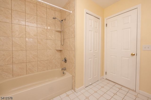 7 Lake Ct, Raritan Twp., NJ 08822