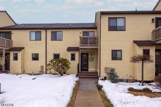 7 Lake Ct, Raritan Twp., NJ 08822