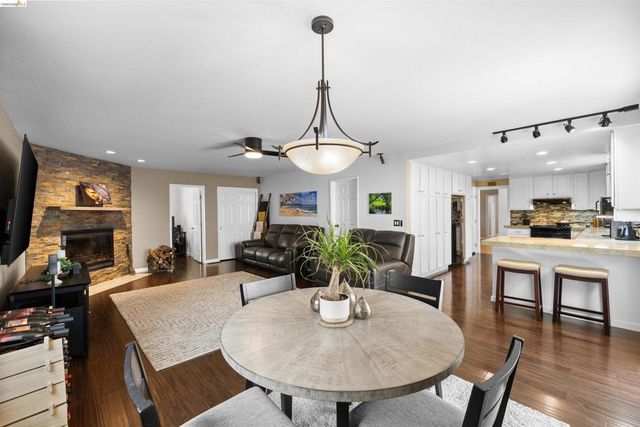 17032 Via Corona, San Lorenzo, CA 94580