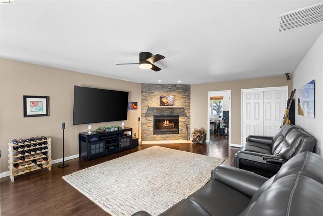 17032 Via Corona, San Lorenzo, CA 94580