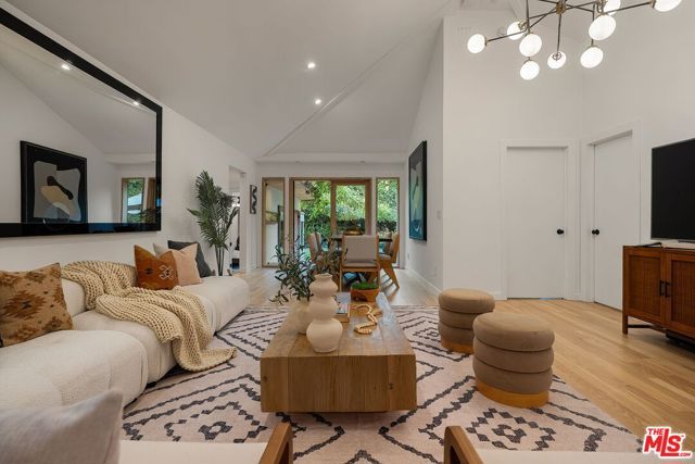 3775 Maplewood Avenue, Los Angeles, CA 90066