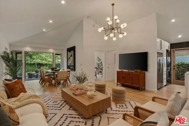 3775 Maplewood Avenue, Los Angeles, CA 90066
