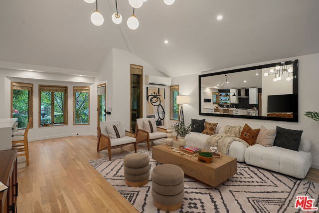 3775 Maplewood Avenue, Los Angeles, CA 90066