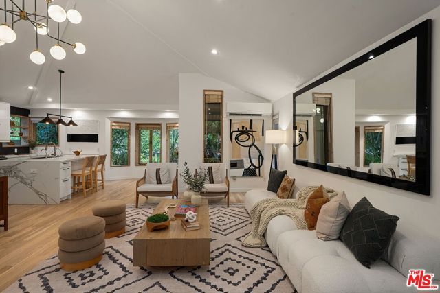 3775 Maplewood Avenue, Los Angeles, CA 90066