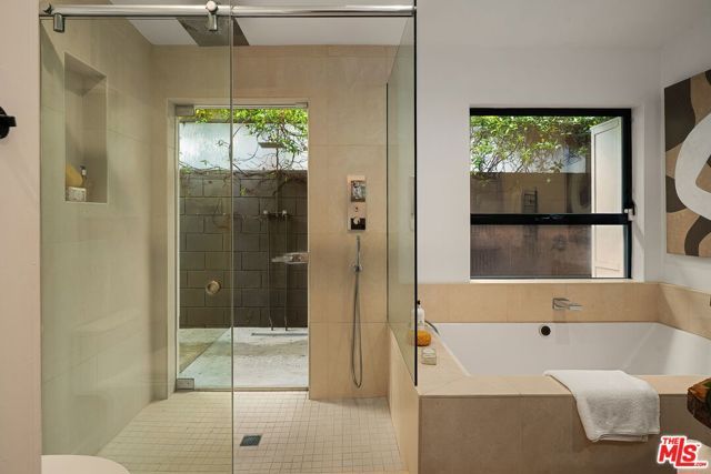 3775 Maplewood Avenue, Los Angeles, CA 90066
