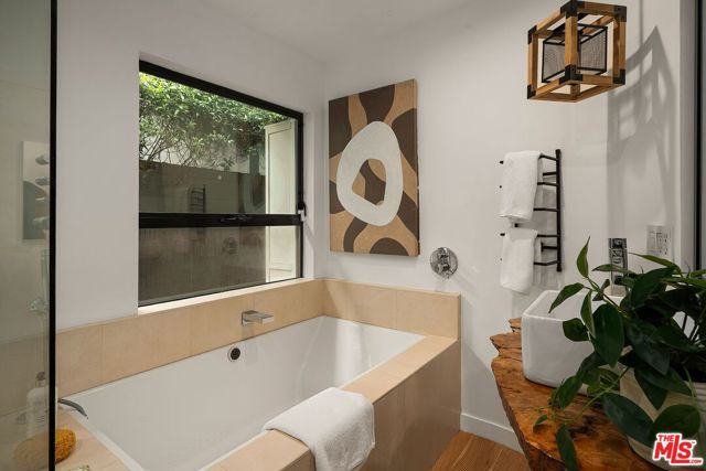 3775 Maplewood Avenue, Los Angeles, CA 90066