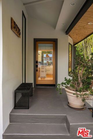 3775 Maplewood Avenue, Los Angeles, CA 90066